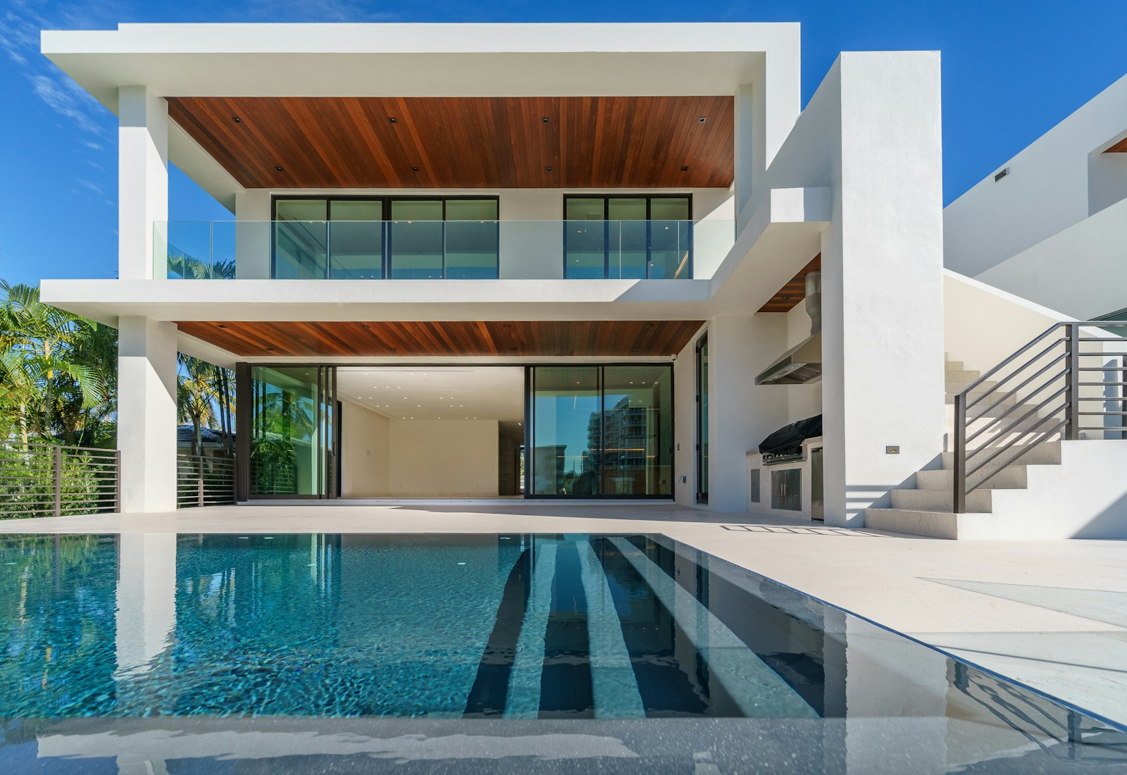 Contemporary luxury villa exterior in Dubai